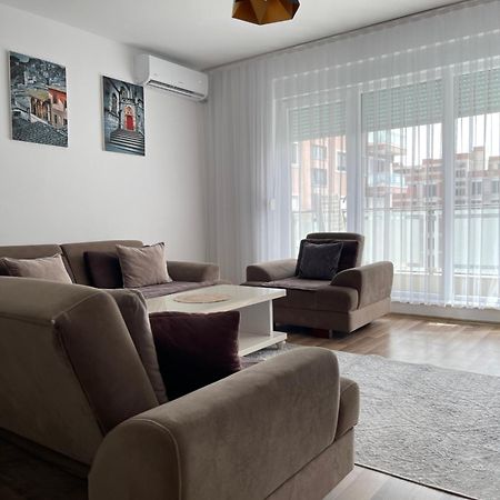 Entire Apartment - Near The Center Pristina Exterior foto