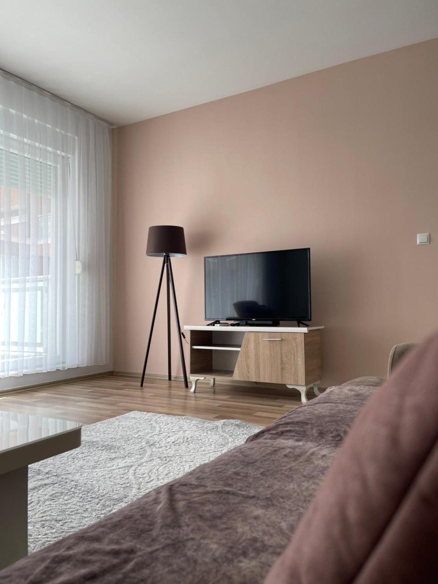 Entire Apartment - Near The Center Pristina Exterior foto