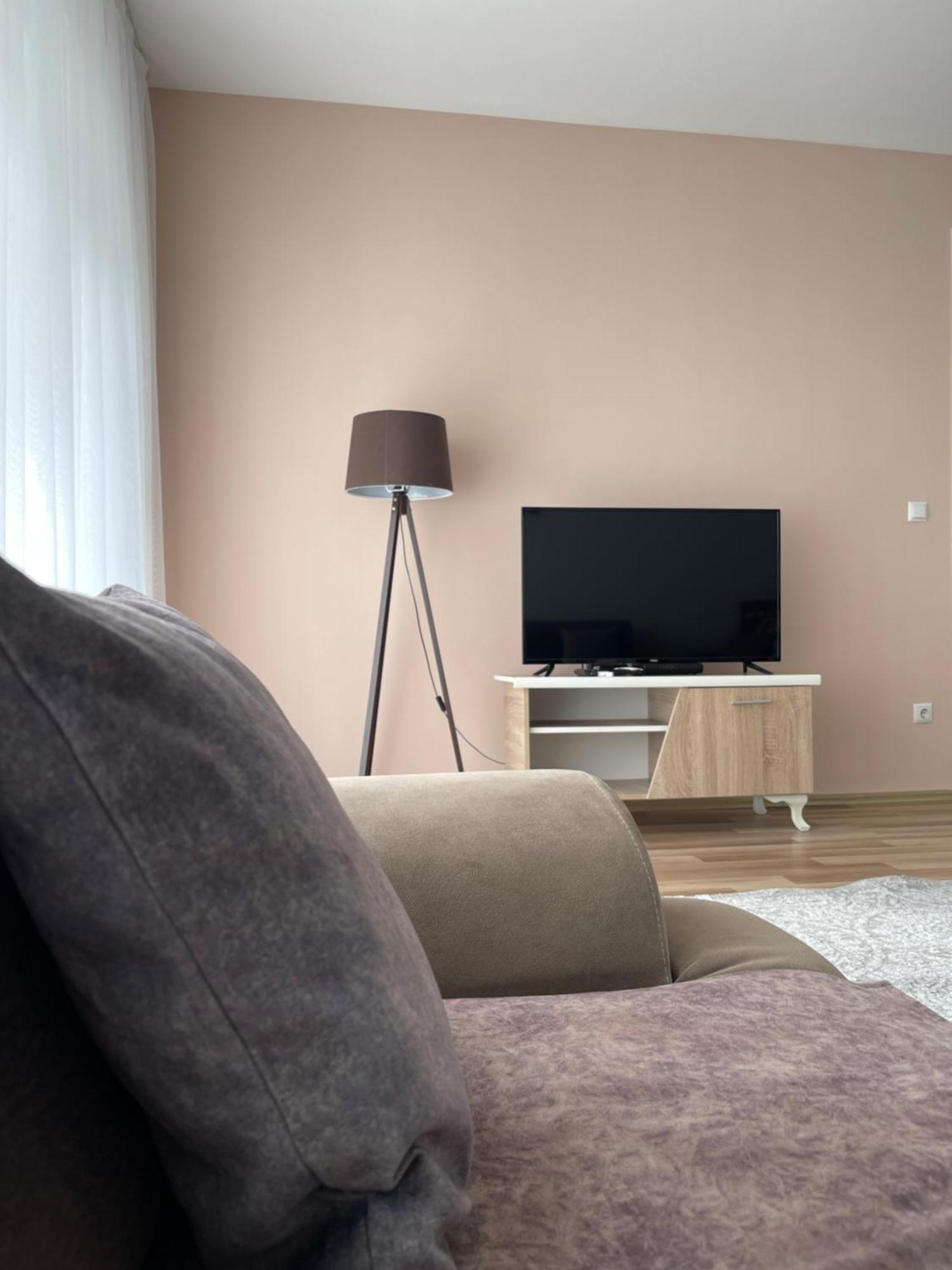 Entire Apartment - Near The Center Pristina Exterior foto