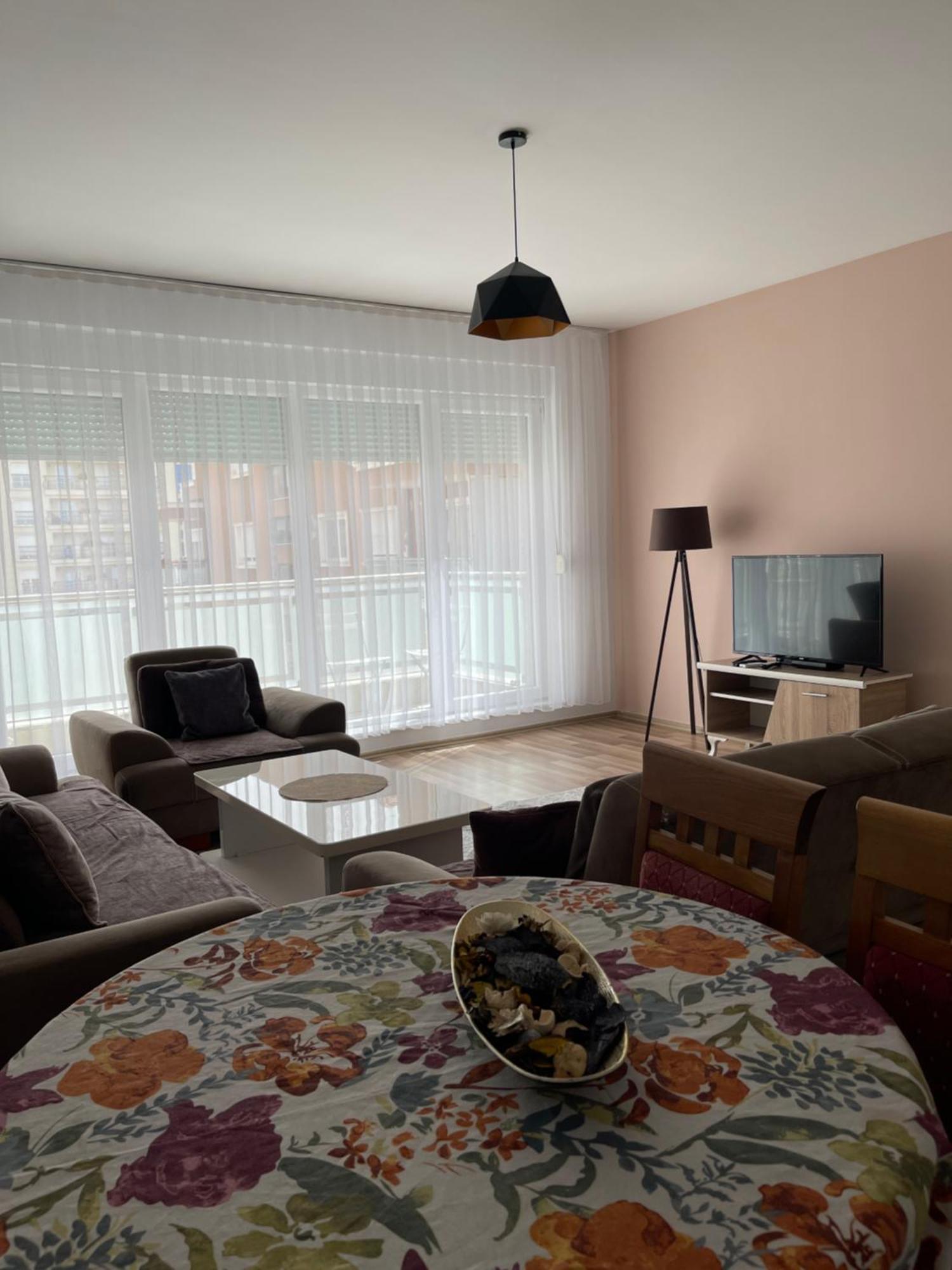 Entire Apartment - Near The Center Pristina Exterior foto