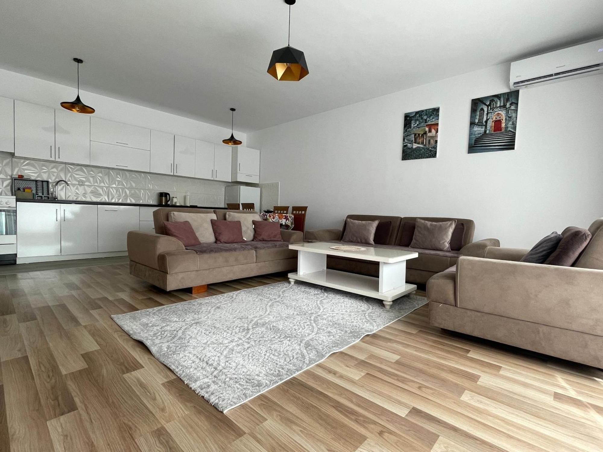 Entire Apartment - Near The Center Pristina Exterior foto
