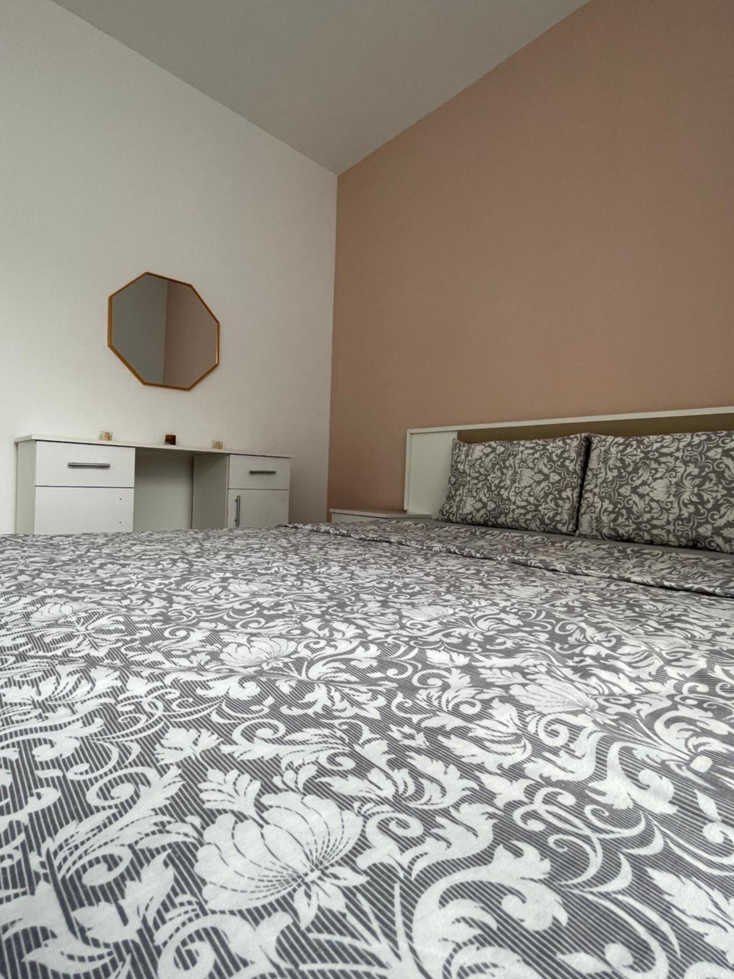 Entire Apartment - Near The Center Pristina Exterior foto